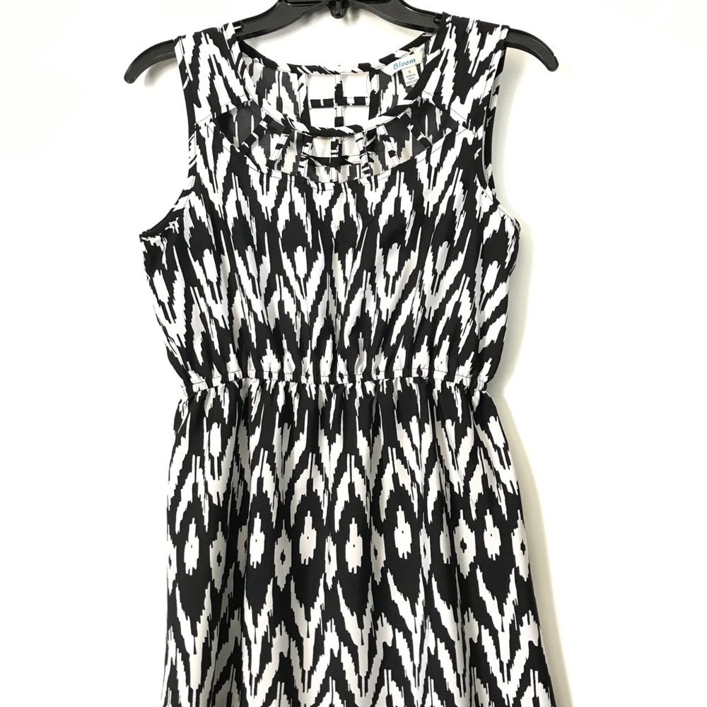 Patterned Dress Cage Neck Design